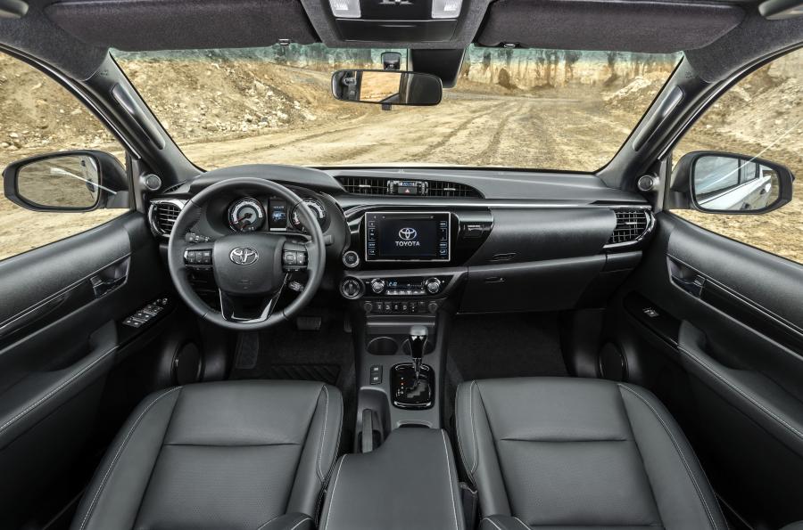 Торпедо Toyota Hilux Special Edition Double Cab 2019 года  (EU) (фото 21 из 40)